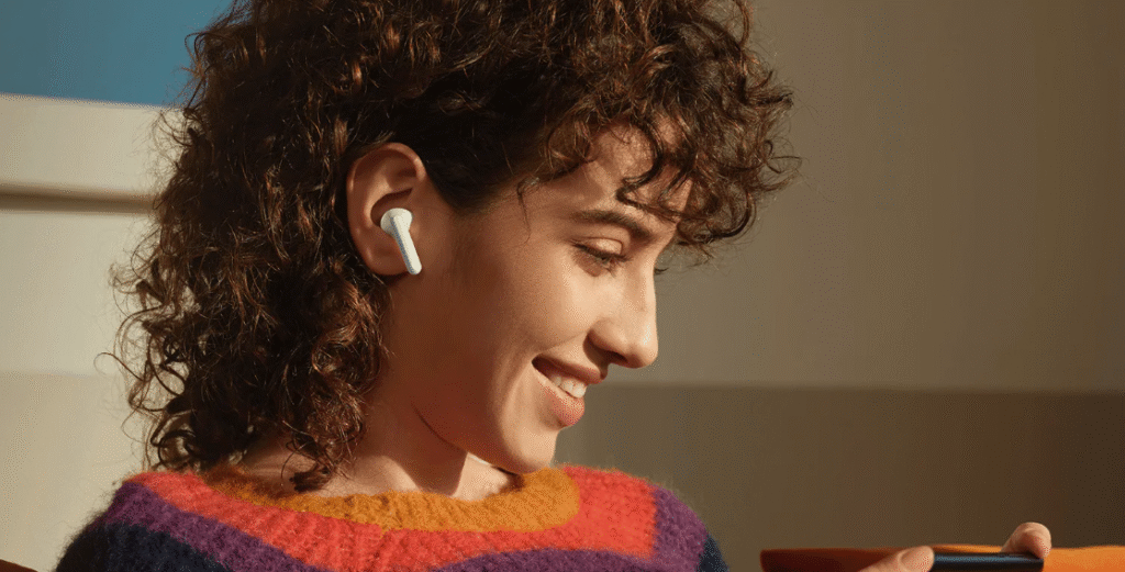 Redmi Buds 4 Lite, ultra hafif yapısı, Bluetooth 5.3, 20 saat pil ömrü ve IP54 dayanıklılığı ile günlük yaşamda mükemmel bir kablosuz kulaklık deneyimi sunar.
