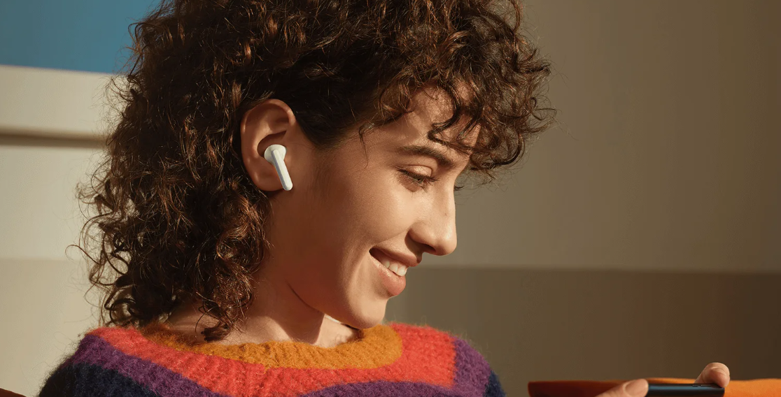 Redmi Buds 4 Lite, ultra hafif yapısı, Bluetooth 5.3, 20 saat pil ömrü ve IP54 dayanıklılığı ile günlük yaşamda mükemmel bir kablosuz kulaklık deneyimi sunar.