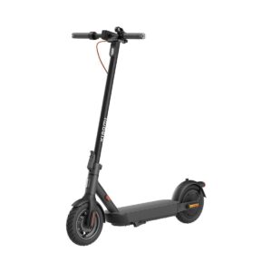 Xiaomi Elektrikli Scooter 4 Pro 2. Nesil, 700W motor gücü ve 65 km menzili ile şehir içi ulaşımda güçlü, güvenli ve katlanabilir elektrikli scooter deneyimi sunar.