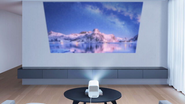 Günümüzde ev eğlencesi yalnızca televizyonla sınırlı kalmıyor. Xiaomi projeksiyon cihazları, yüksek çözünürlük ve taşınabilirlik sayesinde sinema keyfini evinize taşıyor. Üstelik Wi-Fi ve Android TV desteği ile kablosuz bağlantı kuruyor, yüzlerce uygulamaya erişim sağlıyor. Böylece film, dizi ve oyun deneyimini istediğiniz her yerde yaşayabiliyorsunuz.