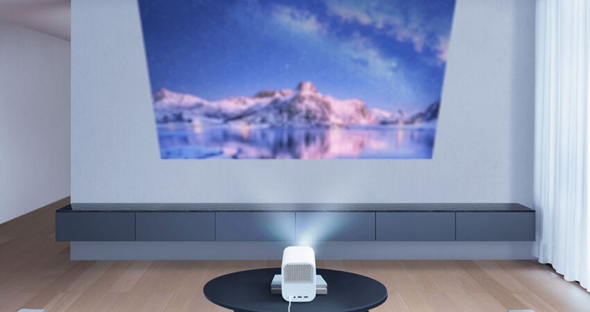 Günümüzde ev eğlencesi yalnızca televizyonla sınırlı kalmıyor. Xiaomi projeksiyon cihazları, yüksek çözünürlük ve taşınabilirlik sayesinde sinema keyfini evinize taşıyor. Üstelik Wi-Fi ve Android TV desteği ile kablosuz bağlantı kuruyor, yüzlerce uygulamaya erişim sağlıyor. Böylece film, dizi ve oyun deneyimini istediğiniz her yerde yaşayabiliyorsunuz.